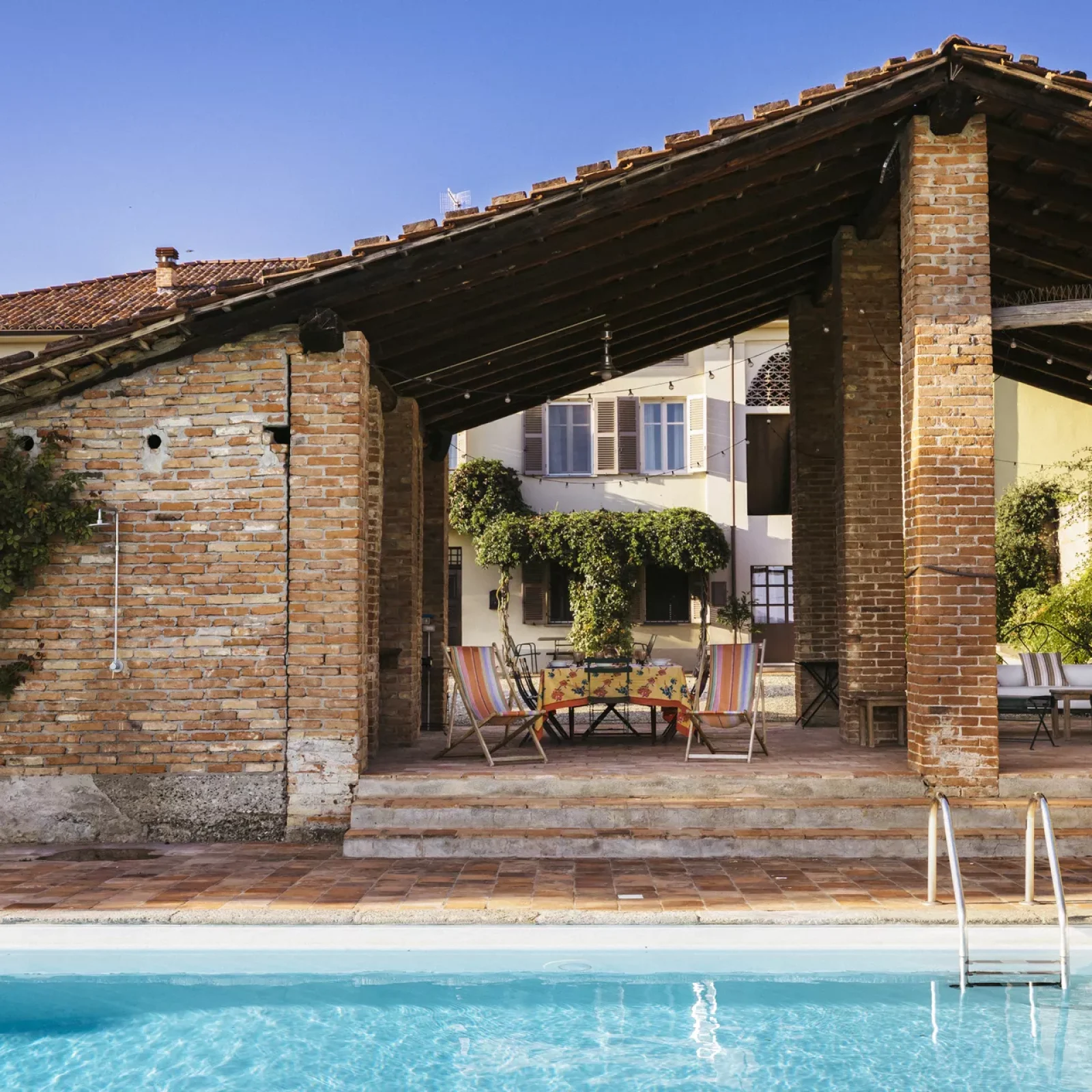 gallinara-zwembas-portico-68f0b7e69e698